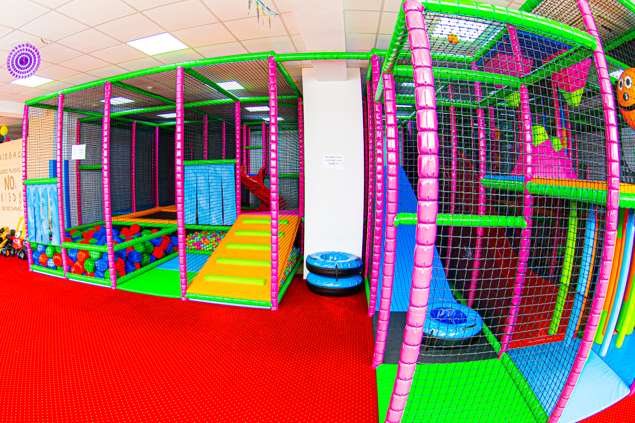 Promenades en toboggan et en ponton